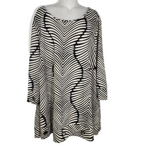 Zim & Zoe Tunic Top Women Size 26/28 Black Tan Geometric Grommets Stretch Animal